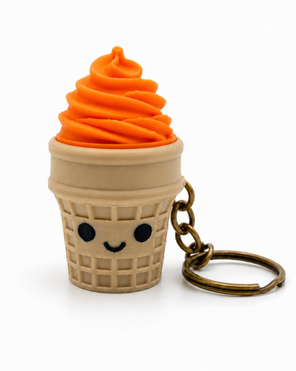 Eis Schlüsselanhänger mit orangefarbener Softeis-Spitze und Waffelbecher