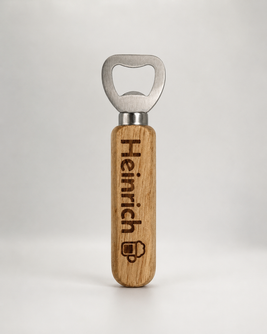 Personalisierter Holz-Flaschenöffner mit Gravur und Name als Geschenkidee
